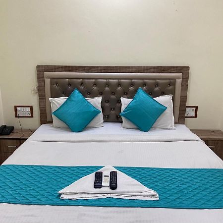 Hotel Apsara- Near J J Hospital مومباي المظهر الخارجي الصورة