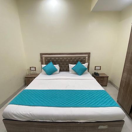 Hotel Apsara- Near J J Hospital مومباي المظهر الخارجي الصورة