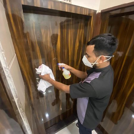 Hotel Apsara- Near J J Hospital مومباي المظهر الخارجي الصورة