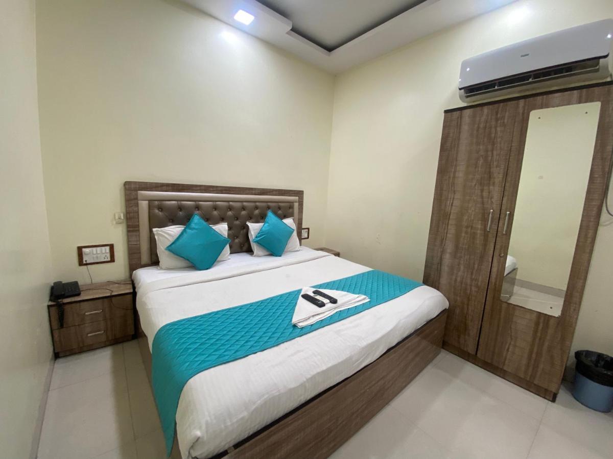Hotel Apsara- Near J J Hospital مومباي المظهر الخارجي الصورة
