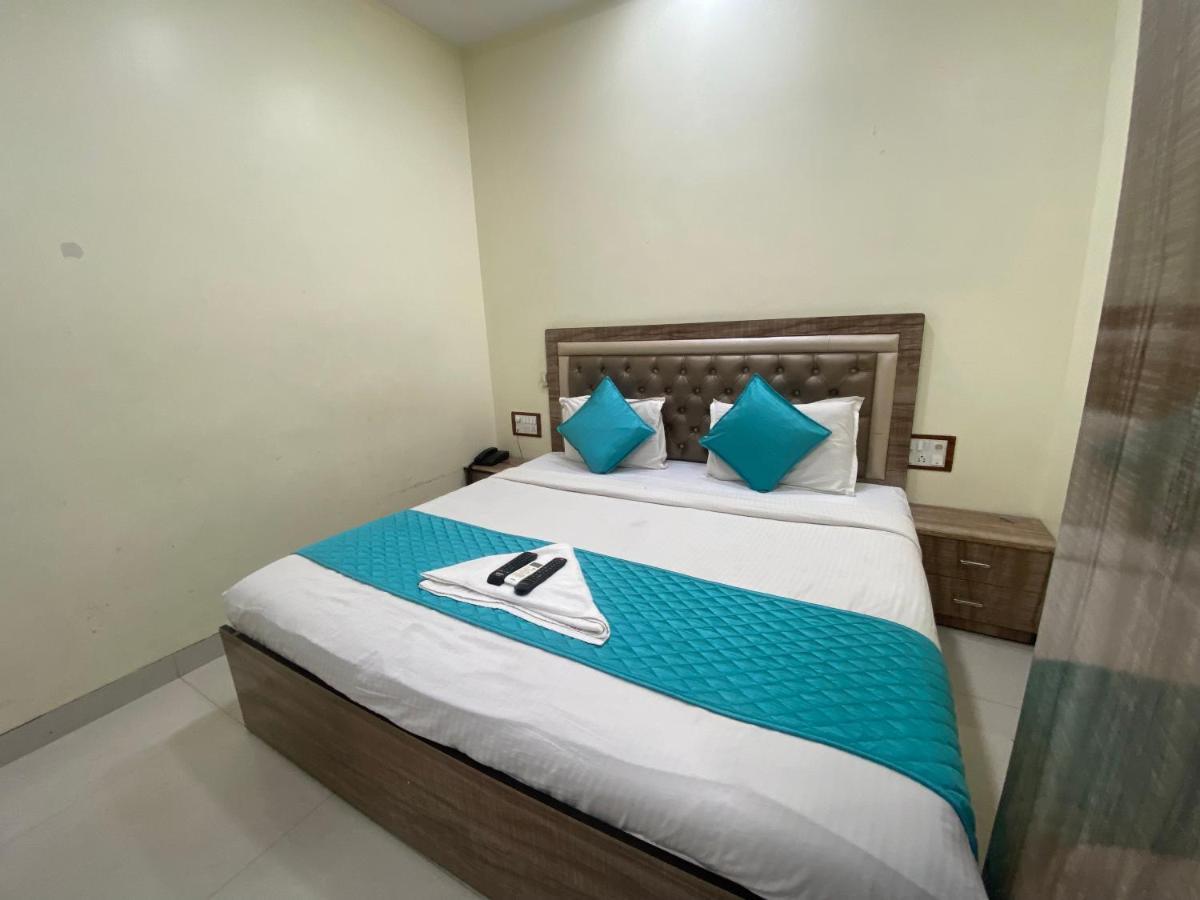 Hotel Apsara- Near J J Hospital مومباي المظهر الخارجي الصورة