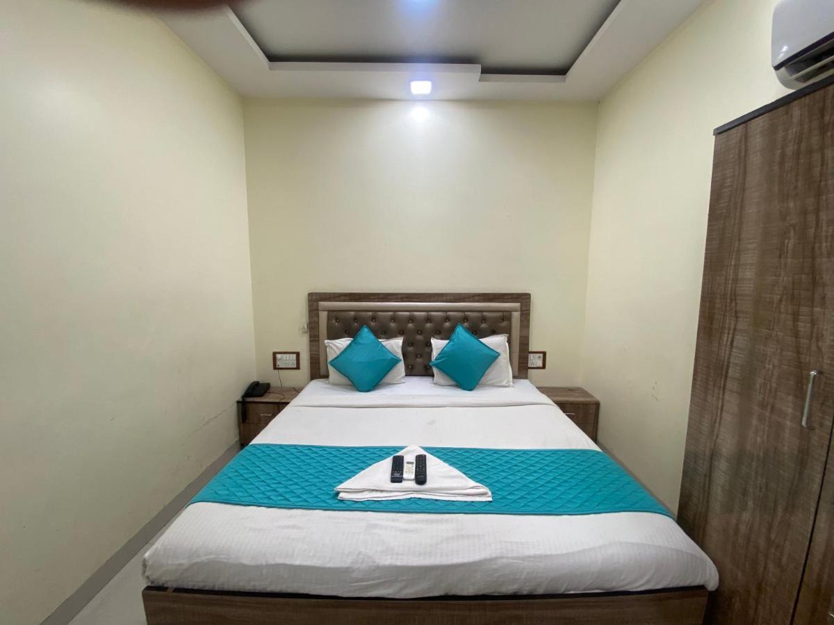 Hotel Apsara- Near J J Hospital مومباي المظهر الخارجي الصورة