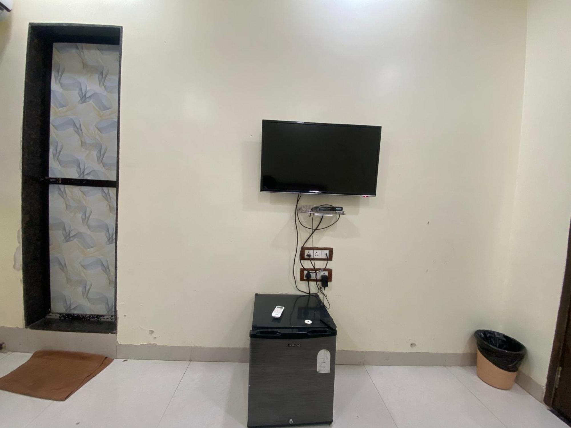 Hotel Apsara- Near J J Hospital مومباي المظهر الخارجي الصورة