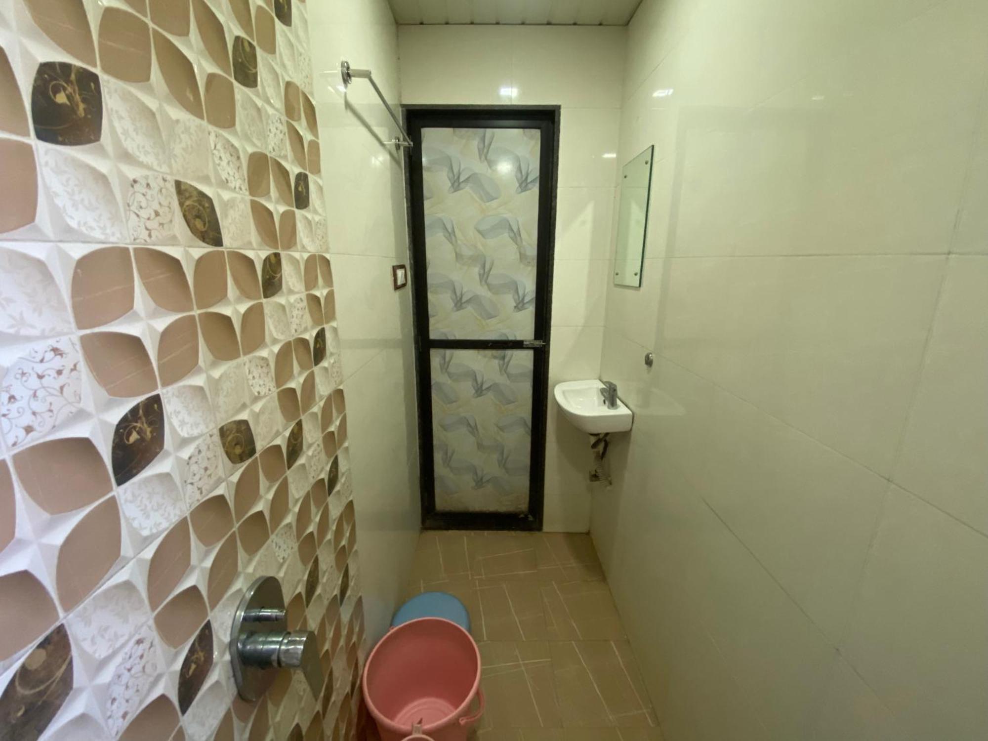 Hotel Apsara- Near J J Hospital مومباي المظهر الخارجي الصورة