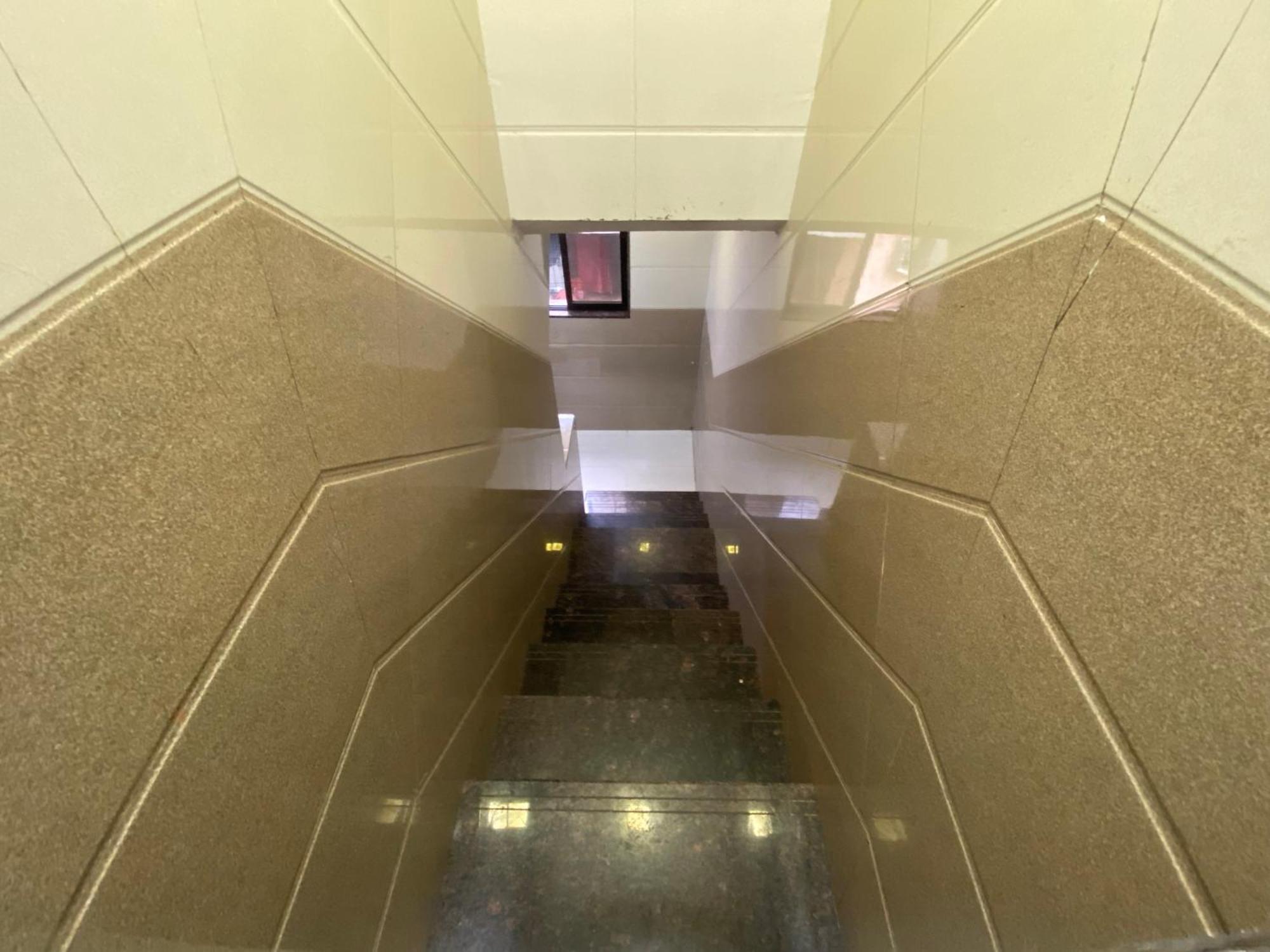 Hotel Apsara- Near J J Hospital مومباي المظهر الخارجي الصورة