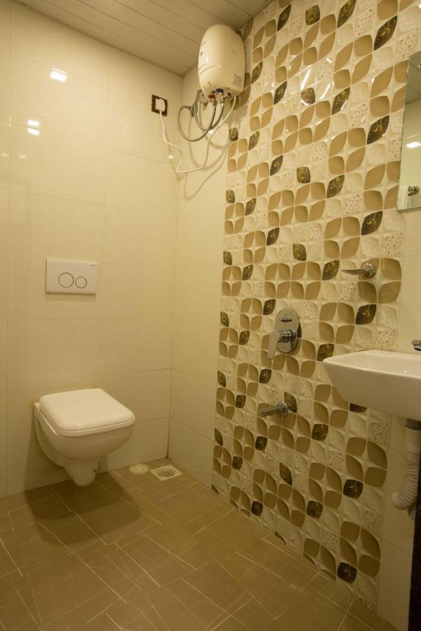 Hotel Apsara- Near J J Hospital مومباي المظهر الخارجي الصورة