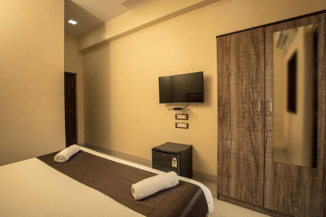 Hotel Apsara- Near J J Hospital مومباي المظهر الخارجي الصورة