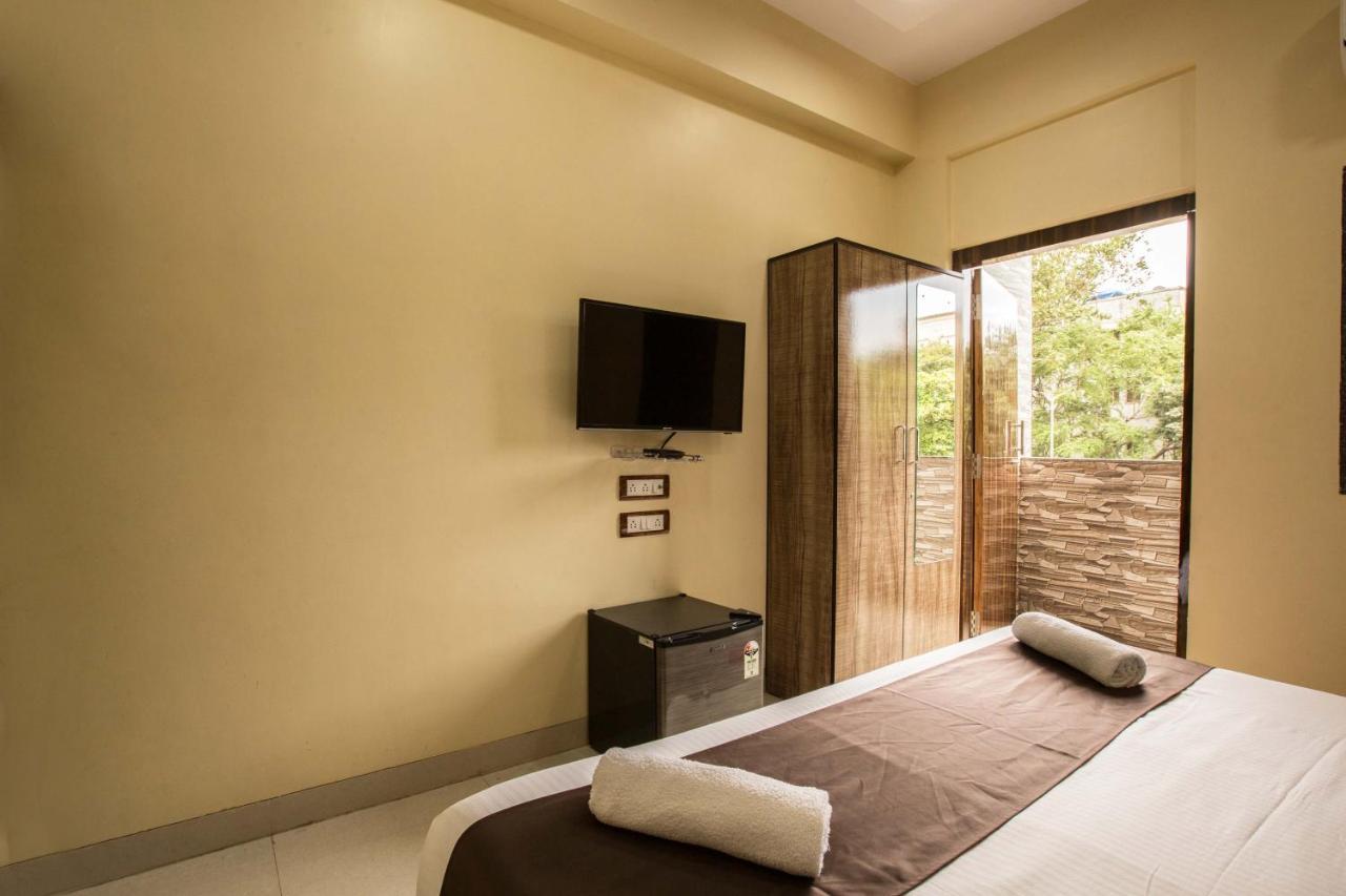 Hotel Apsara- Near J J Hospital مومباي المظهر الخارجي الصورة