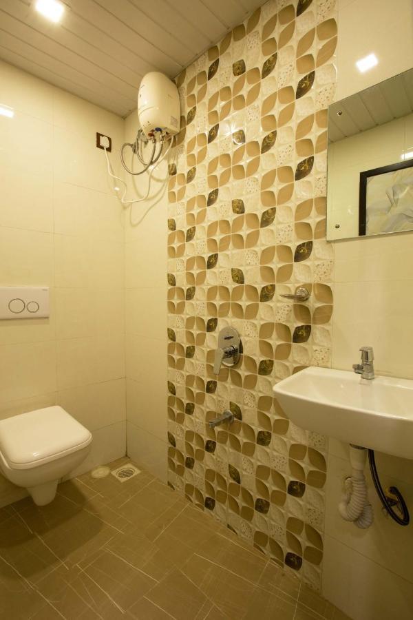 Hotel Apsara- Near J J Hospital مومباي المظهر الخارجي الصورة