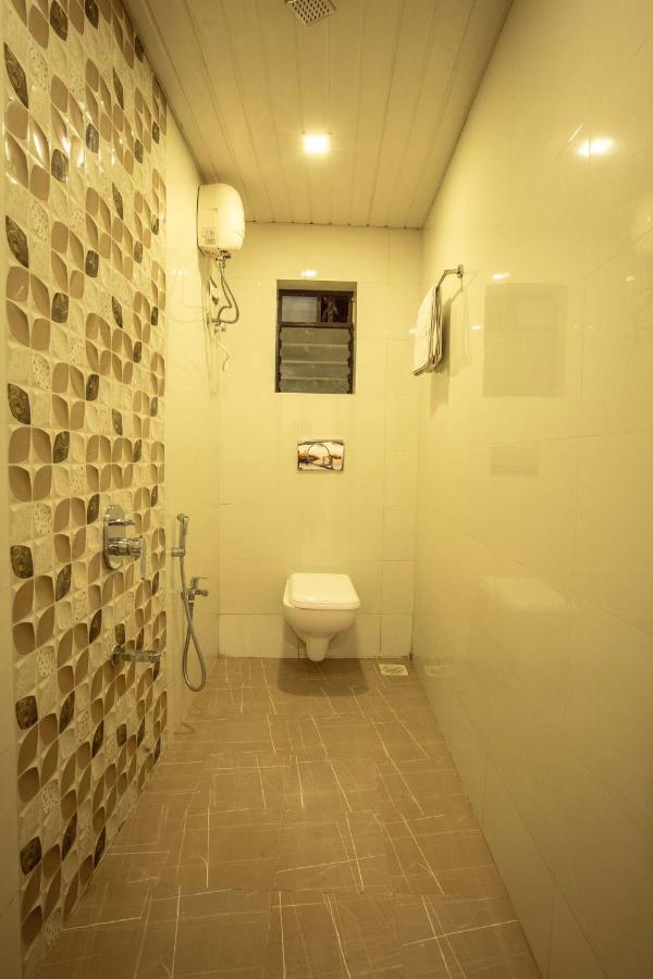 Hotel Apsara- Near J J Hospital مومباي المظهر الخارجي الصورة