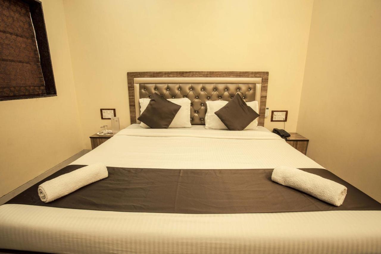 Hotel Apsara- Near J J Hospital مومباي المظهر الخارجي الصورة