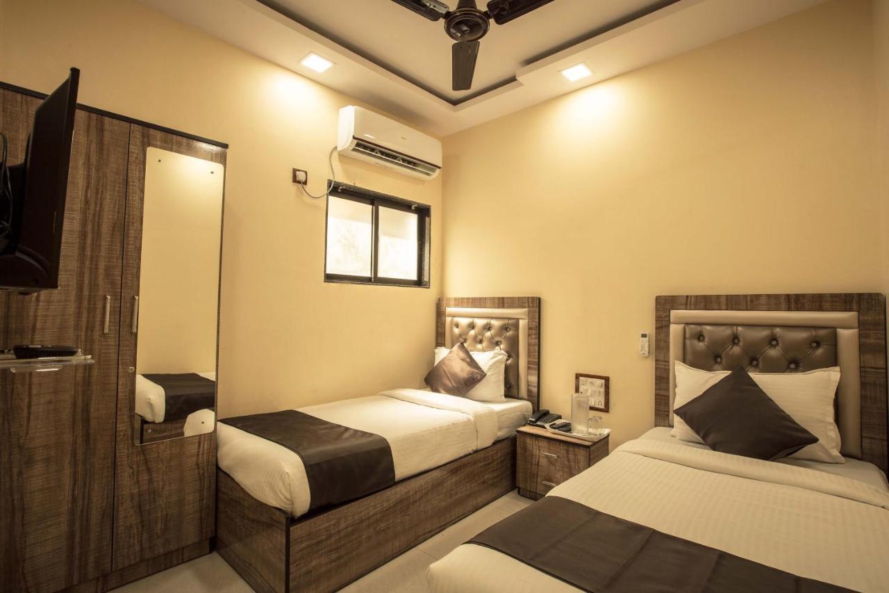 Hotel Apsara- Near J J Hospital مومباي المظهر الخارجي الصورة